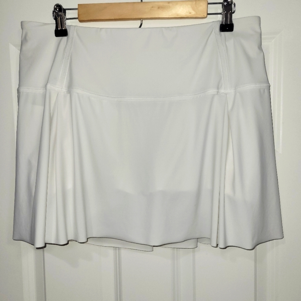 Lululemon size 12 white Tennis Skort